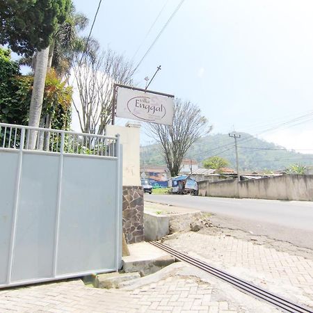 Villa Enggal 伦邦 外观 照片